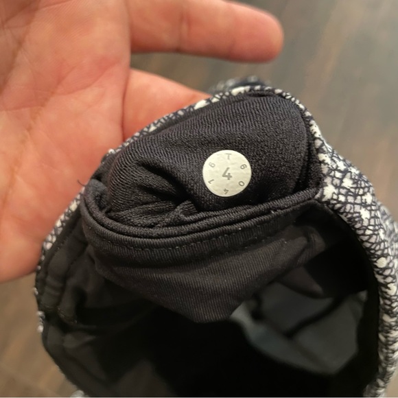 Lululemon Hit It 7/8 Tight 25 “ in Frozen Fizz 4 - Picture 8 of 9